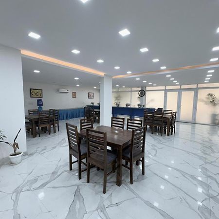 Pacific Inn Eco Central Gurgáon Kültér fotó