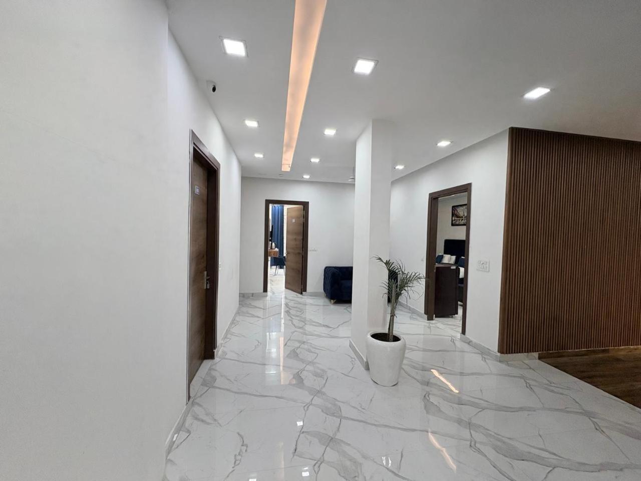 Pacific Inn Eco Central Gurgáon Kültér fotó