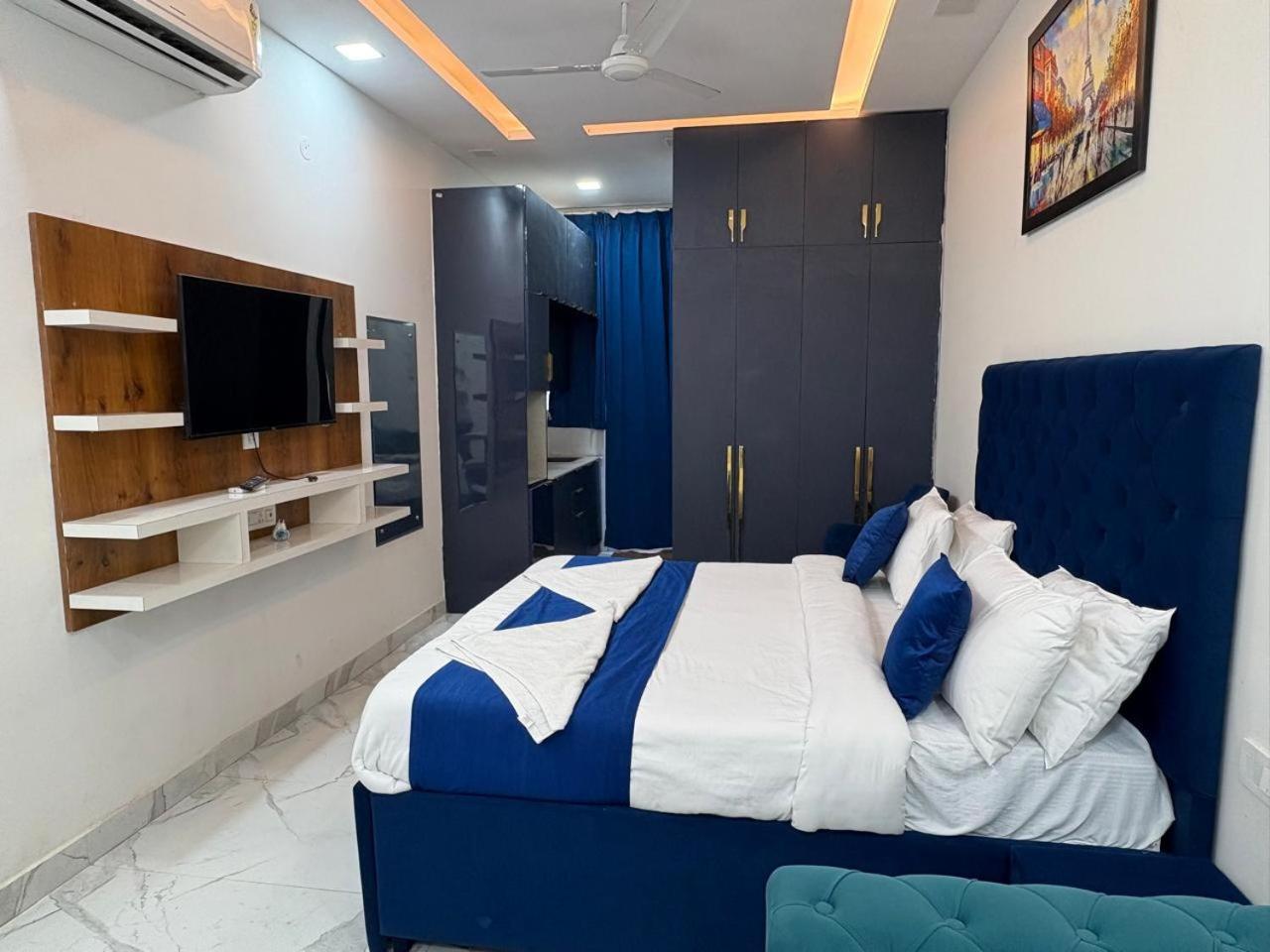 Pacific Inn Eco Central Gurgáon Kültér fotó