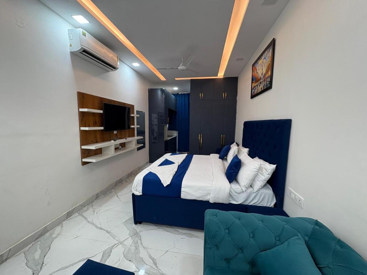 Pacific Inn Eco Central Gurgáon Kültér fotó