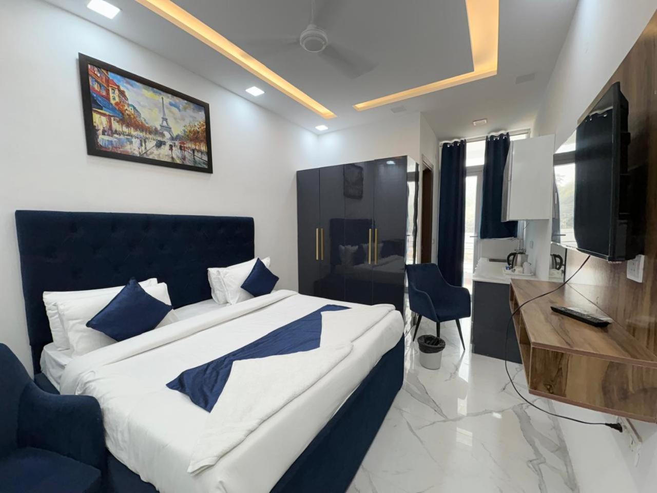 Pacific Inn Eco Central Gurgáon Kültér fotó