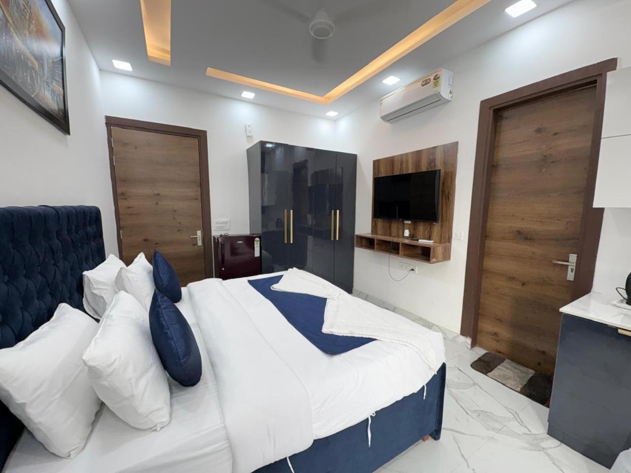 Pacific Inn Eco Central Gurgáon Kültér fotó