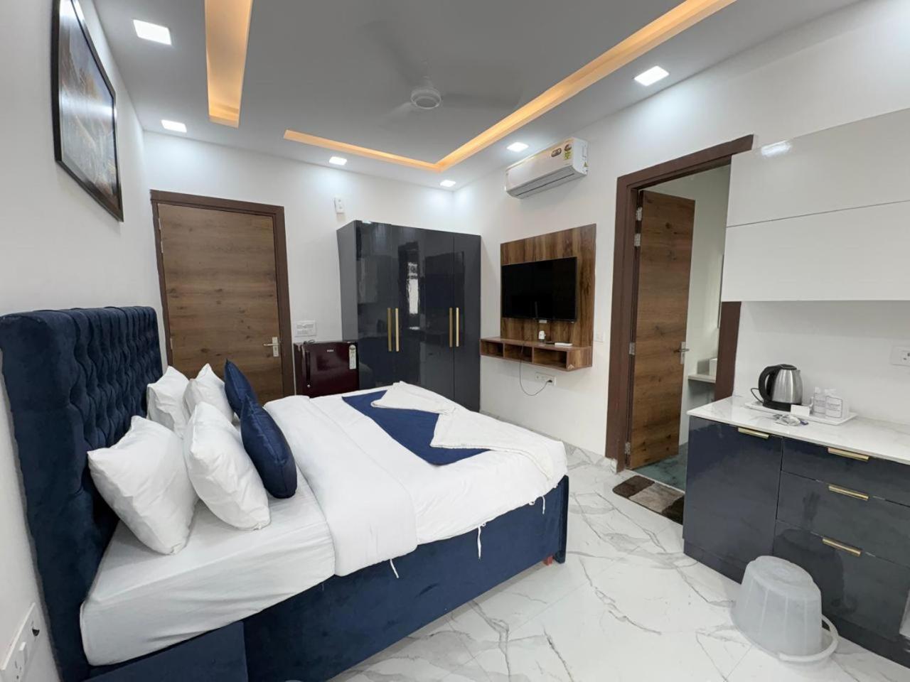 Pacific Inn Eco Central Gurgáon Kültér fotó