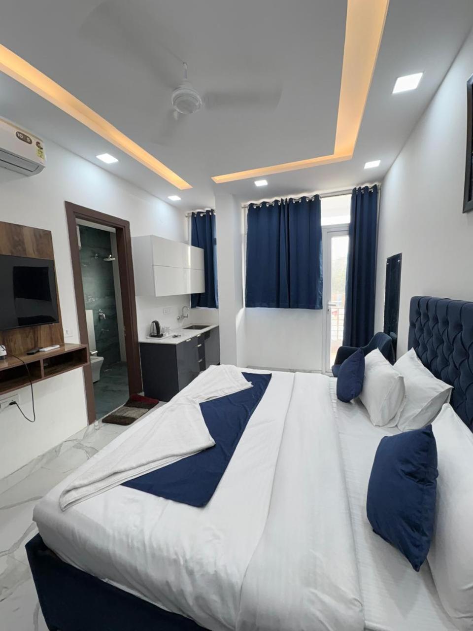 Pacific Inn Eco Central Gurgáon Kültér fotó