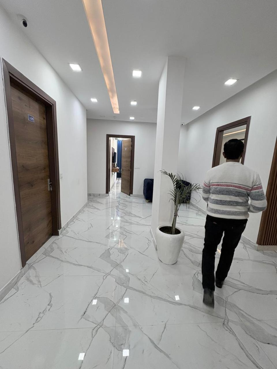 Pacific Inn Eco Central Gurgáon Kültér fotó