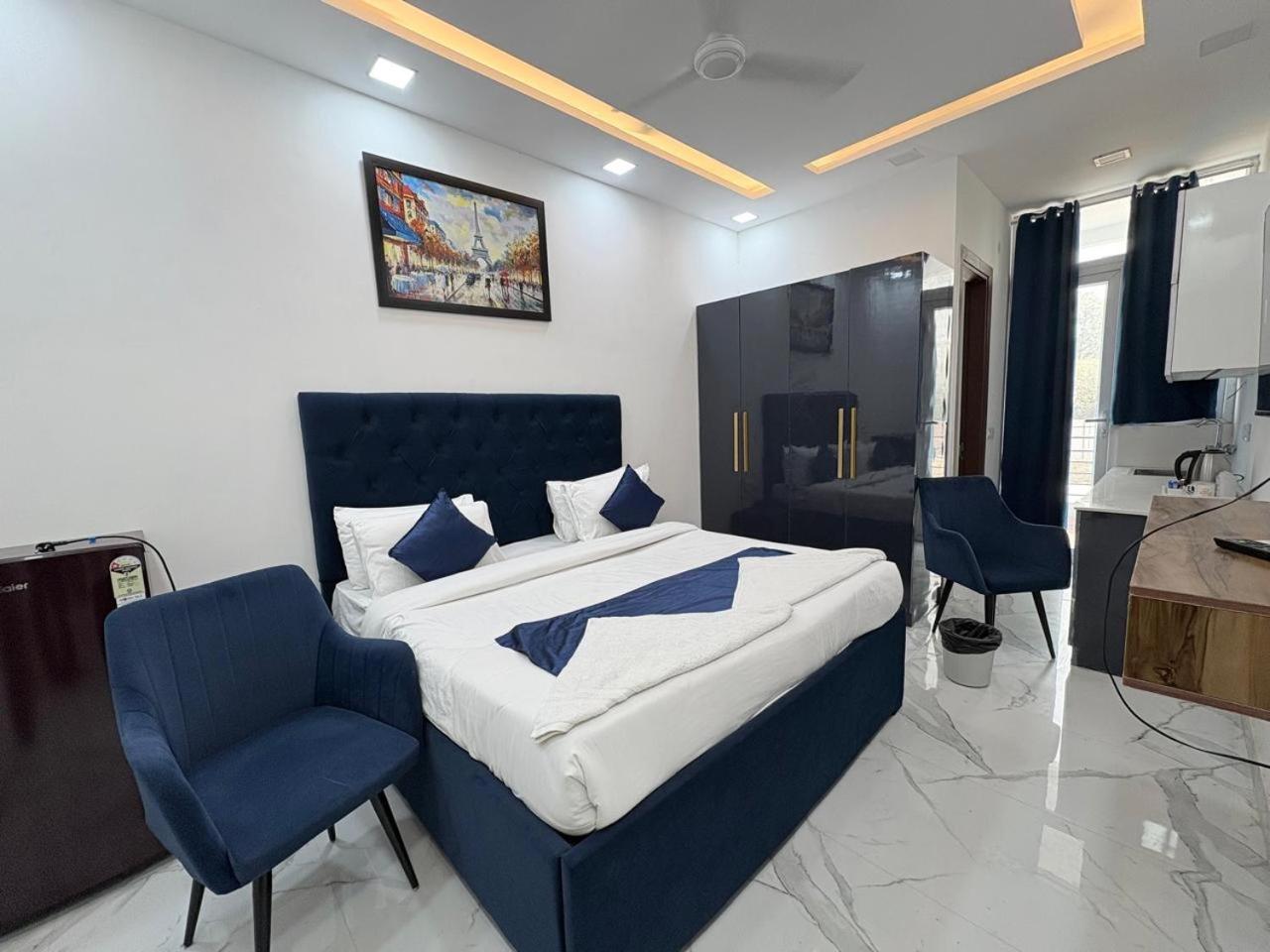 Pacific Inn Eco Central Gurgáon Kültér fotó