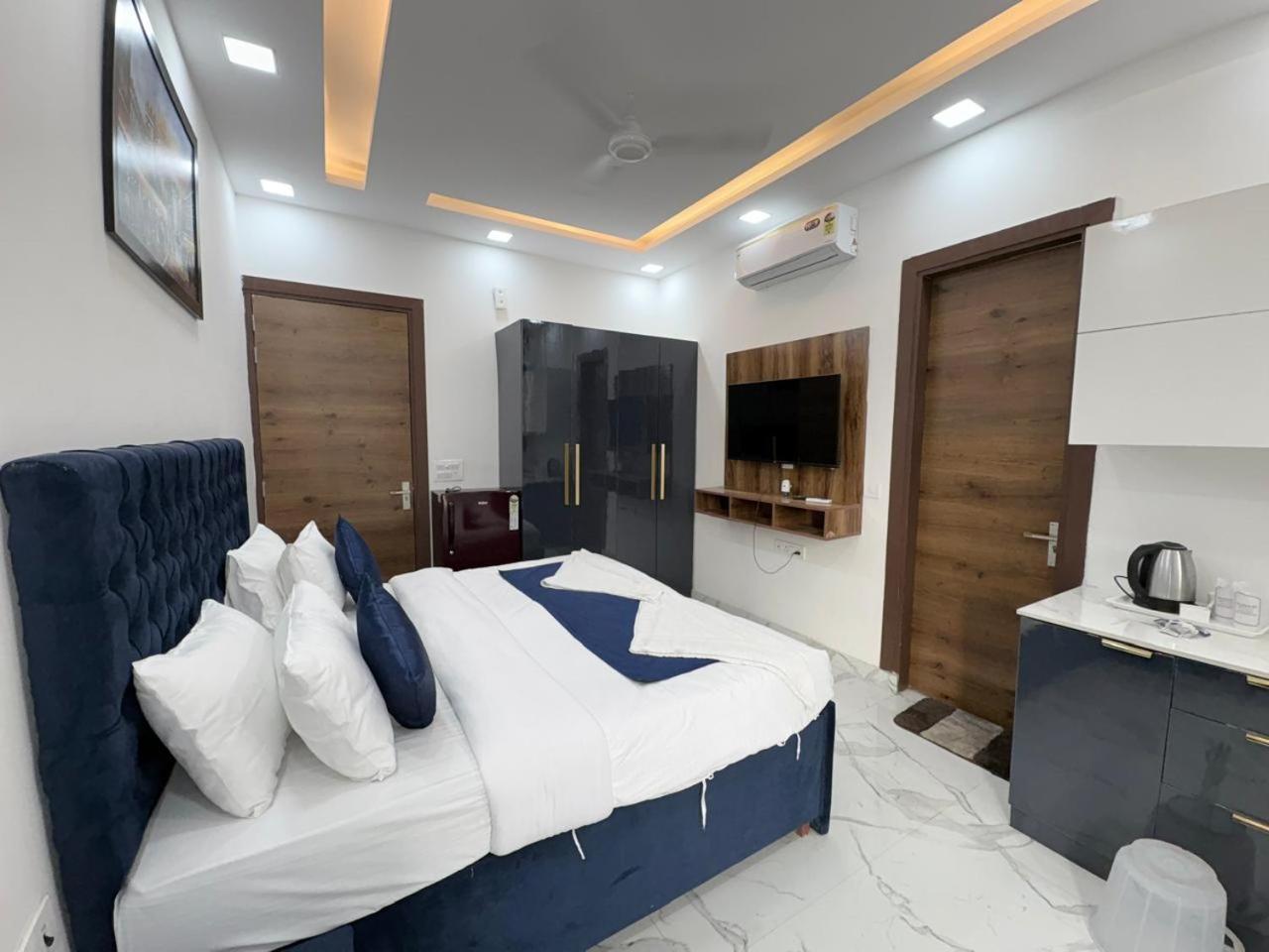 Pacific Inn Eco Central Gurgáon Kültér fotó