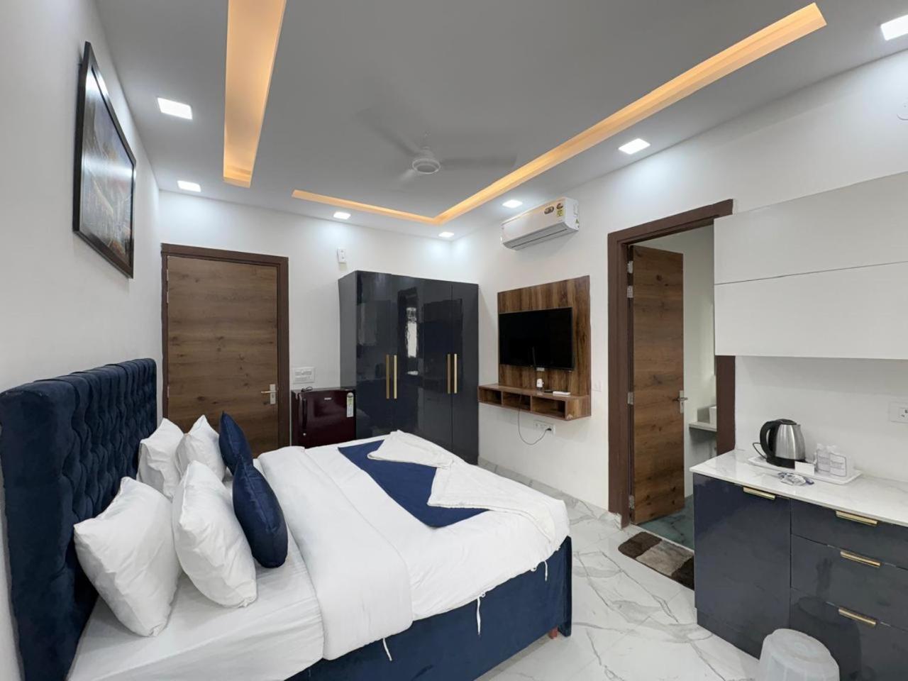 Pacific Inn Eco Central Gurgáon Kültér fotó