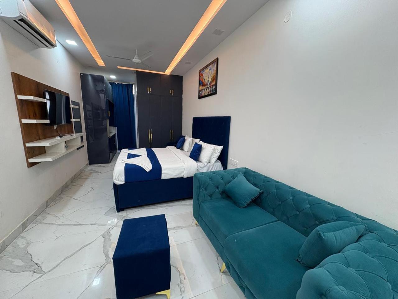 Pacific Inn Eco Central Gurgáon Kültér fotó