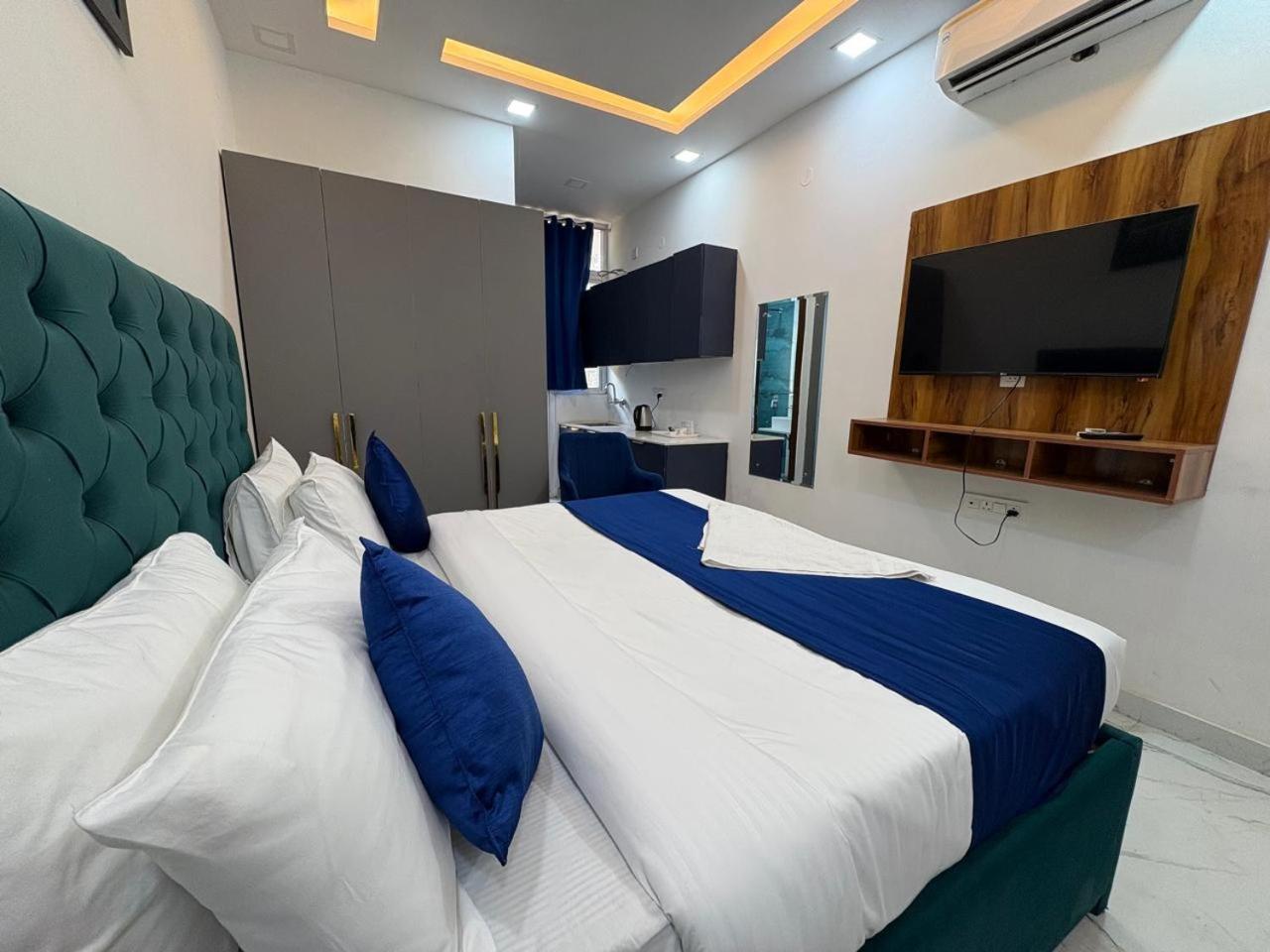 Pacific Inn Eco Central Gurgáon Kültér fotó