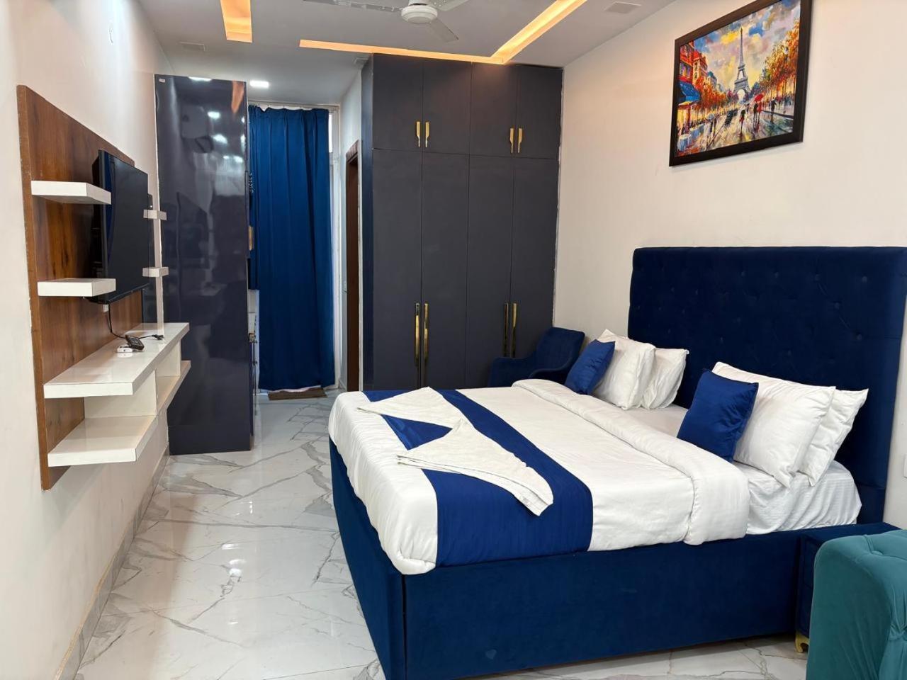 Pacific Inn Eco Central Gurgáon Kültér fotó