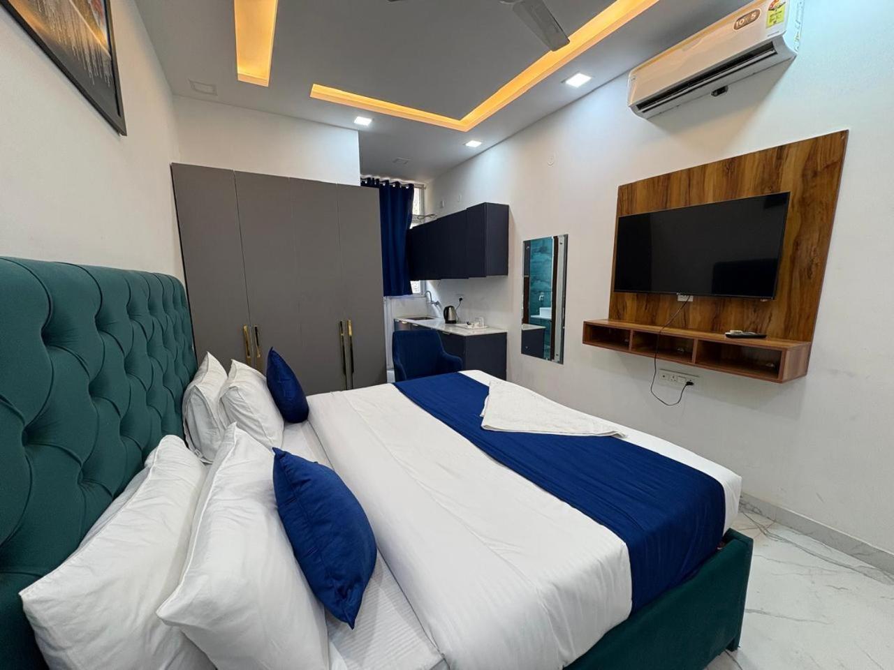Pacific Inn Eco Central Gurgáon Kültér fotó