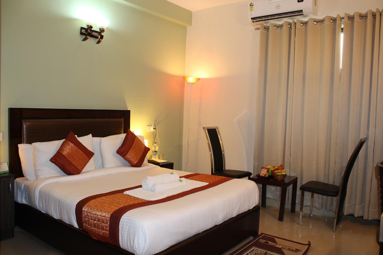 Pacific Inn Eco Central Gurgáon Kültér fotó