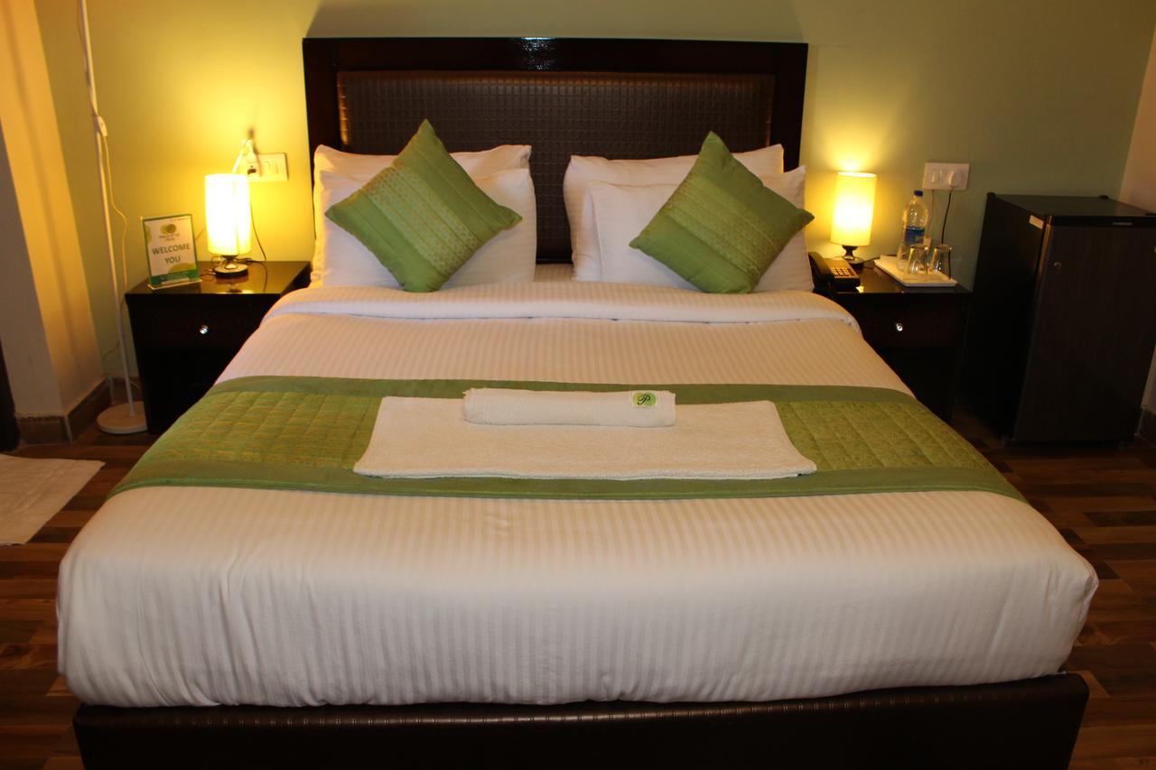 Pacific Inn Eco Central Gurgáon Kültér fotó