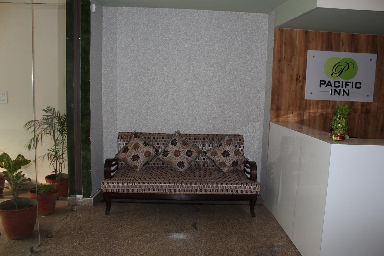 Pacific Inn Eco Central Gurgáon Kültér fotó