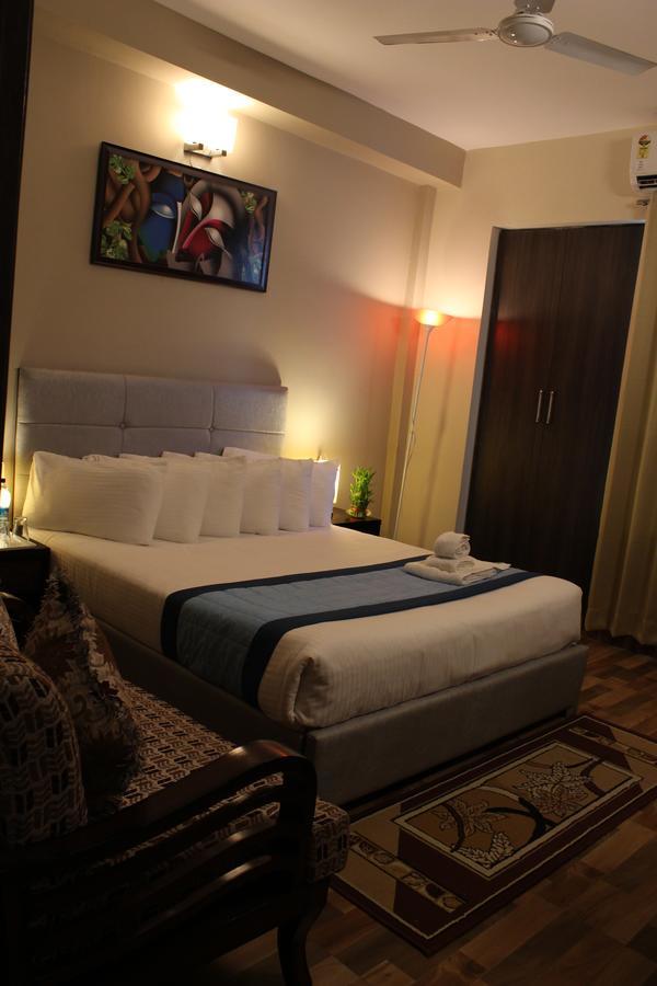 Pacific Inn Eco Central Gurgáon Kültér fotó
