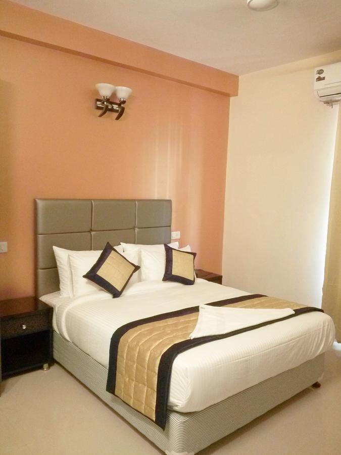 Pacific Inn Eco Central Gurgáon Kültér fotó