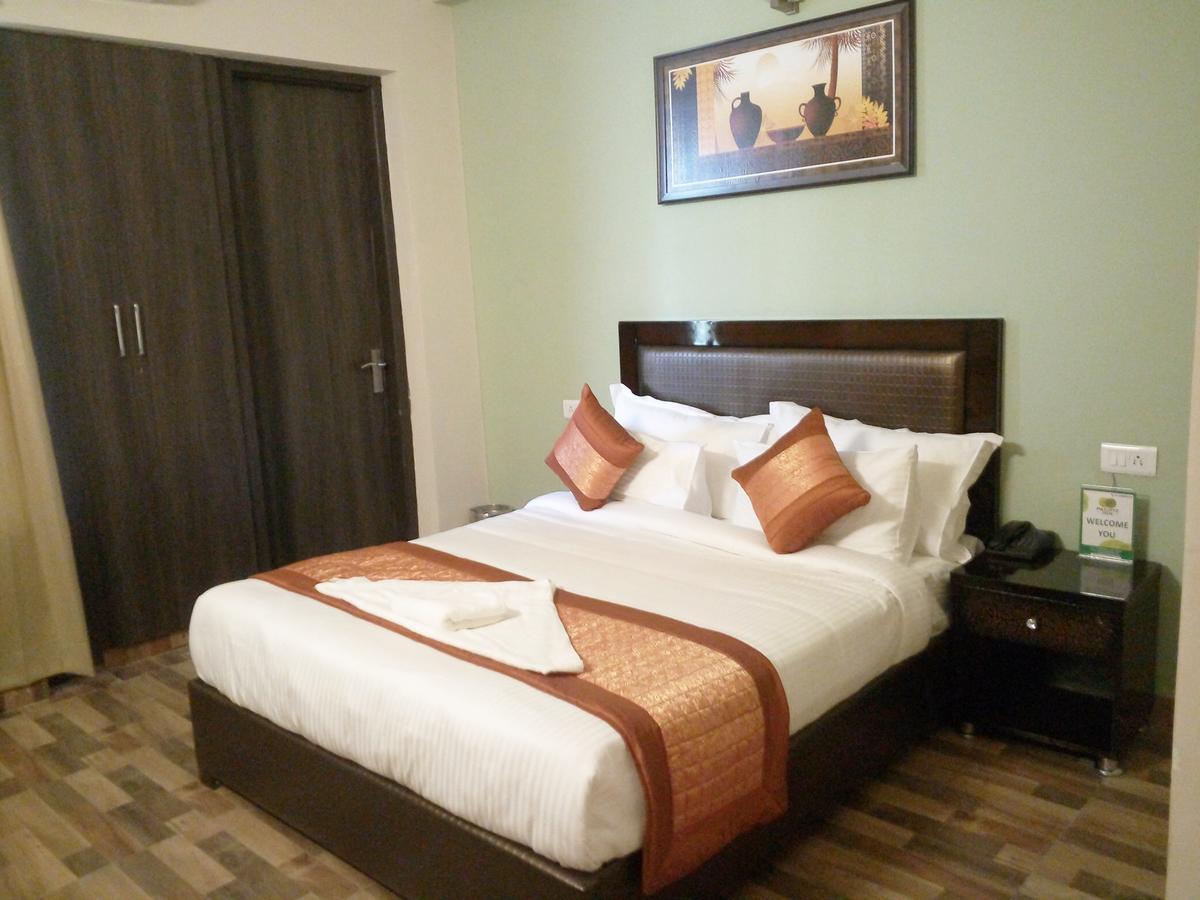 Pacific Inn Eco Central Gurgáon Kültér fotó