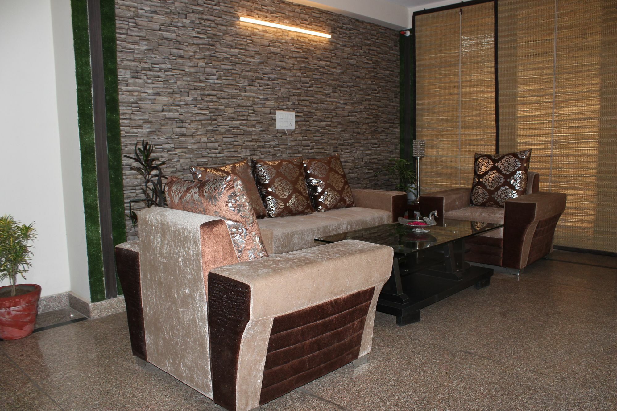 Pacific Inn Eco Central Gurgáon Kültér fotó